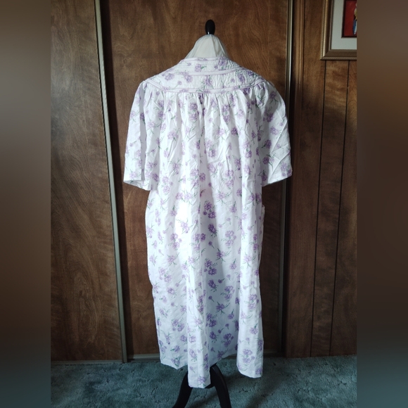 National Women's Lightweight Housecoat Mumu Pockets White Purple Floral Size 3X - Picture 5 of 11